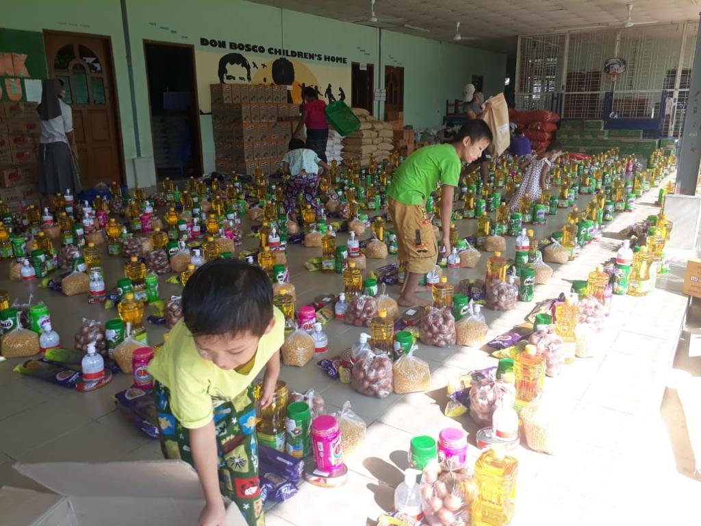 Myanmar-Charity-children-home-and-food-donation