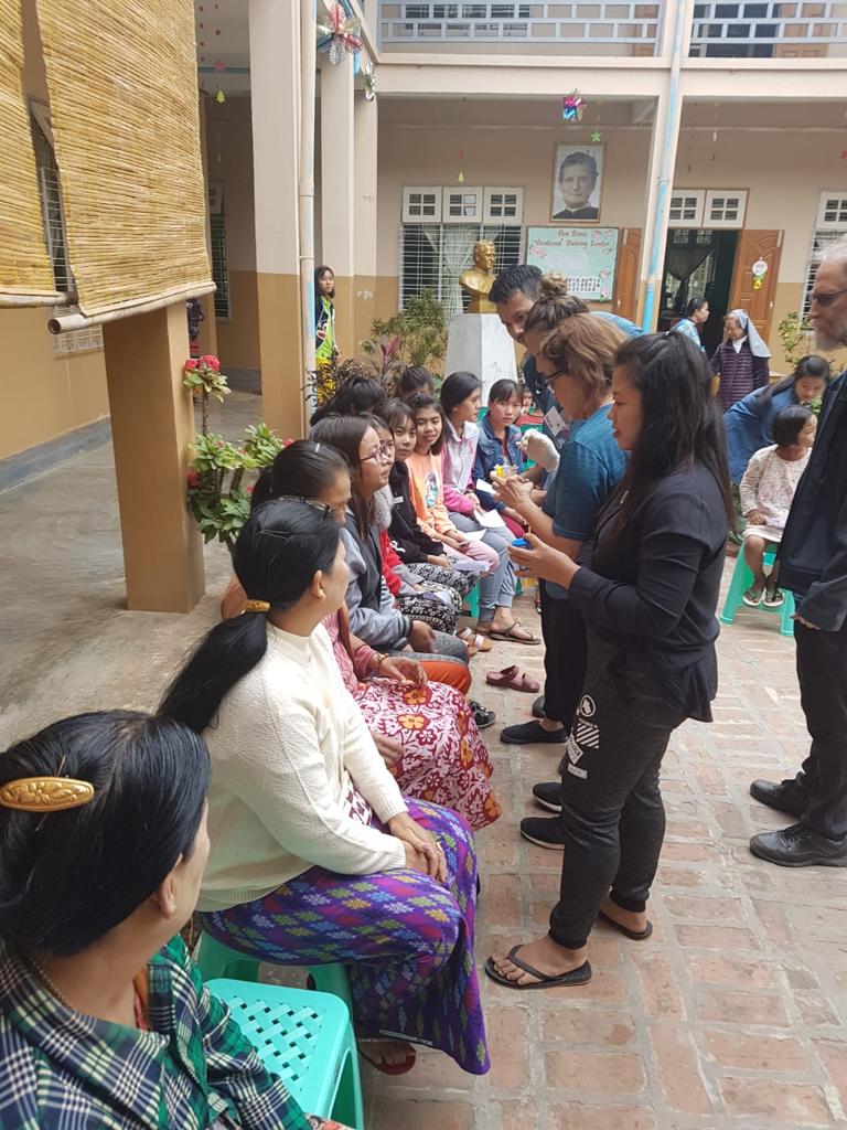 Myanmar-charity-dental-exam
